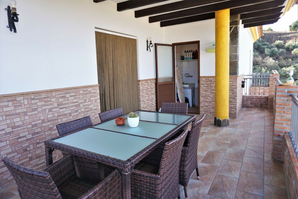 Detached Villa Sayalonga Málaga - image 10