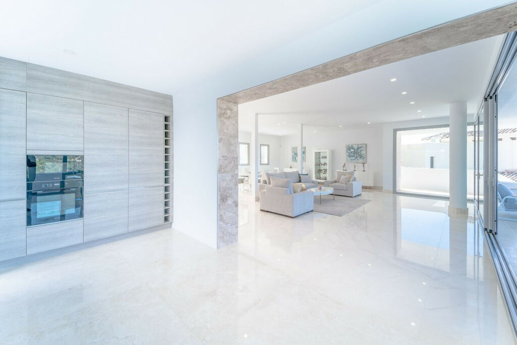 Detached Villa Los Arqueros Málaga - image 11