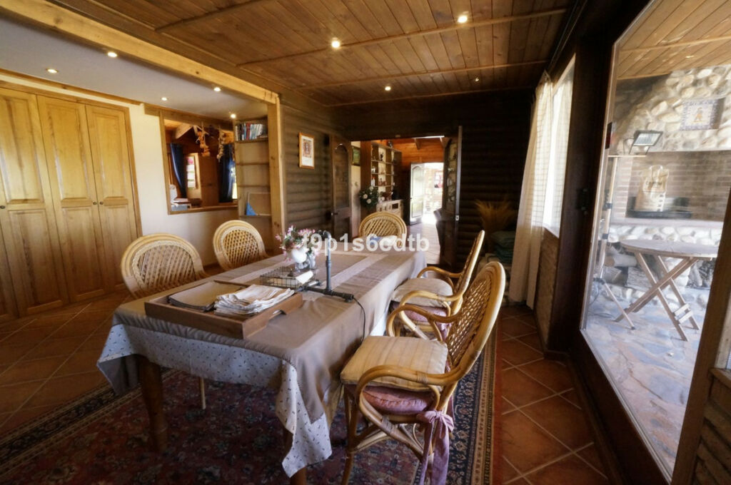 Detached Villa Monda Málaga - image 11
