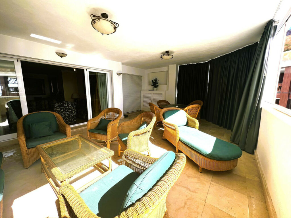 Middle Floor Apartment Puerto Banús Málaga - image 11