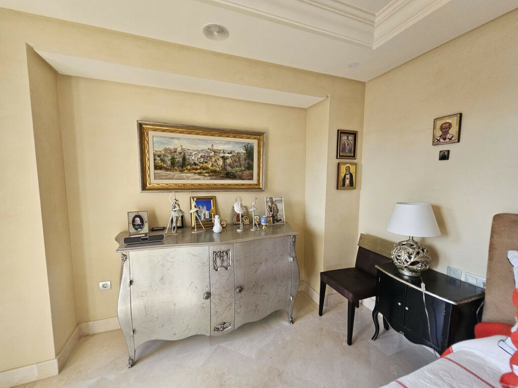 Middle Floor Apartment Estepona Málaga - image 11