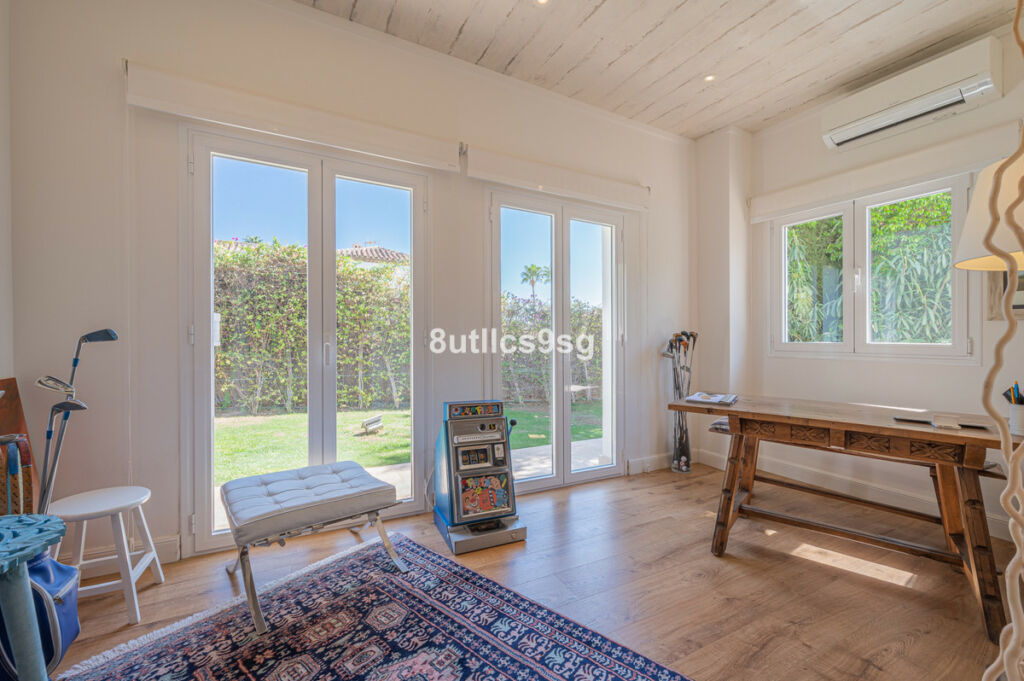 Detached Villa Nueva Andalucía Málaga - image 11