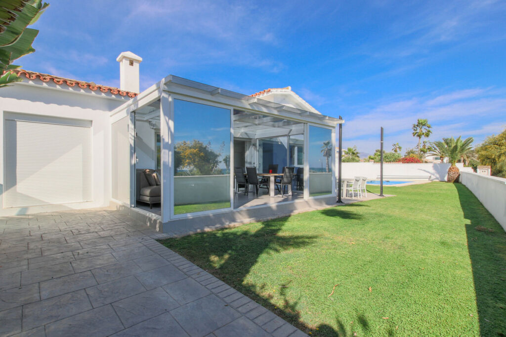 Detached Villa New Golden Mile Málaga - image 11