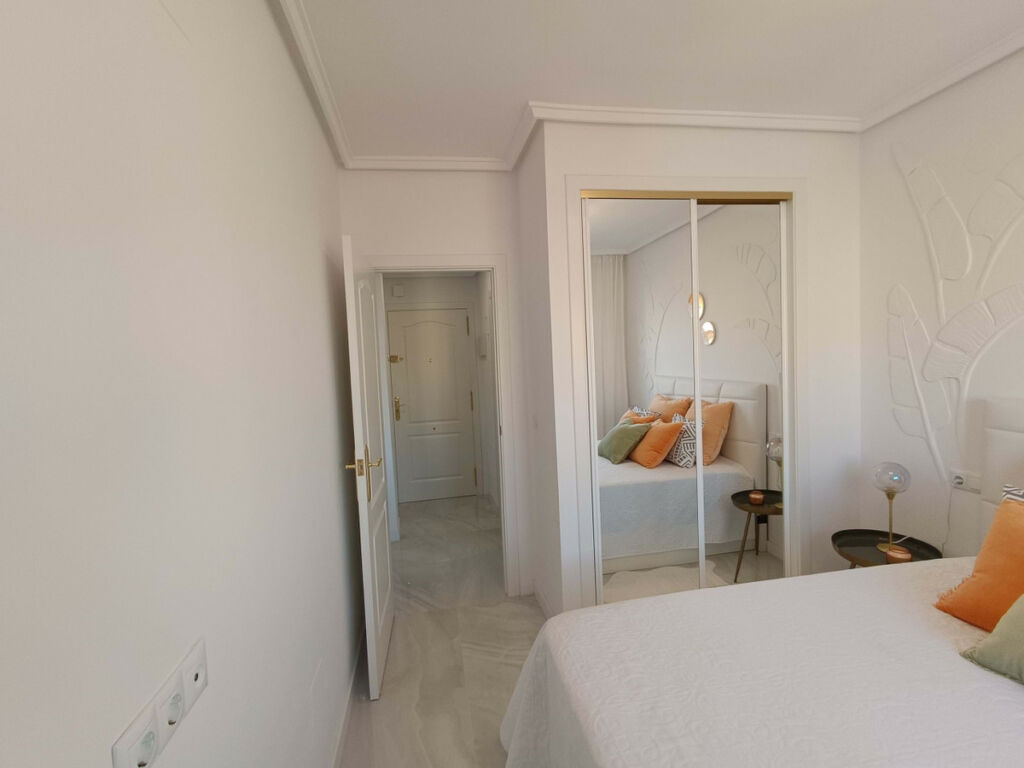 Middle Floor Apartment Aguas Nuevas Alicante - image 11