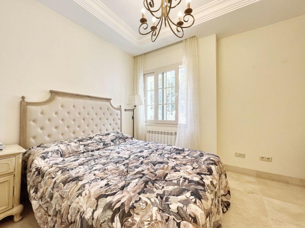 Detached Villa Puerto Banús Málaga - image 11