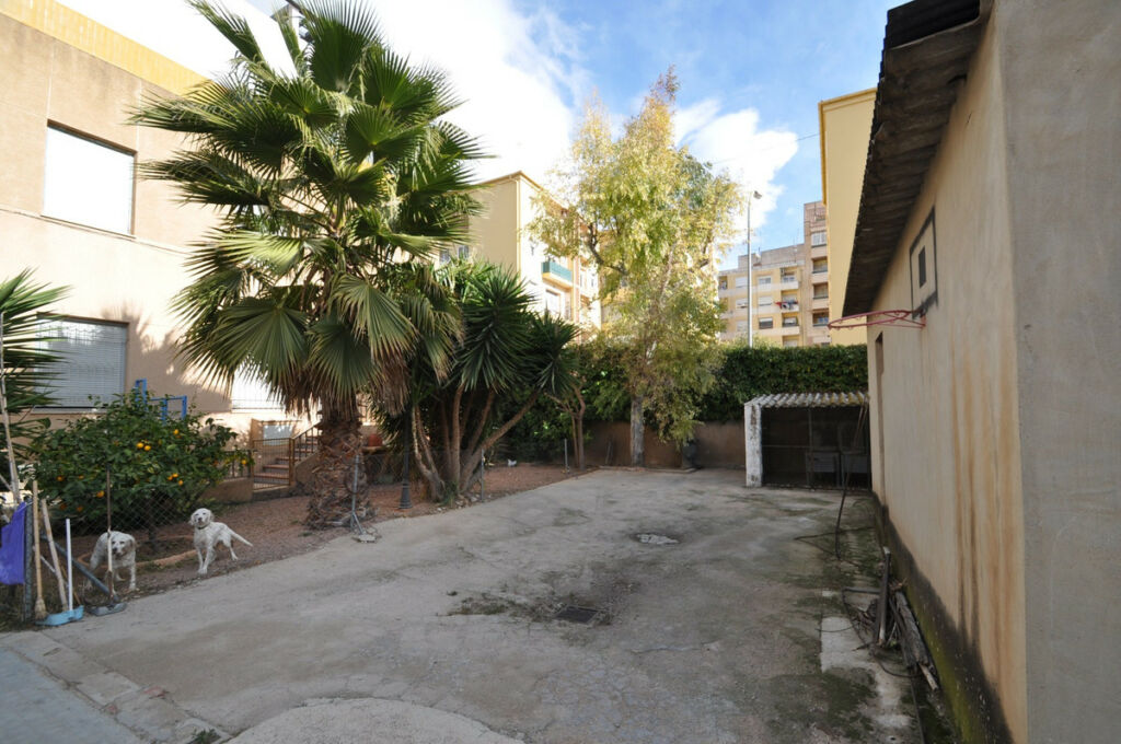 Townhouse Petrer Alicante - image 11