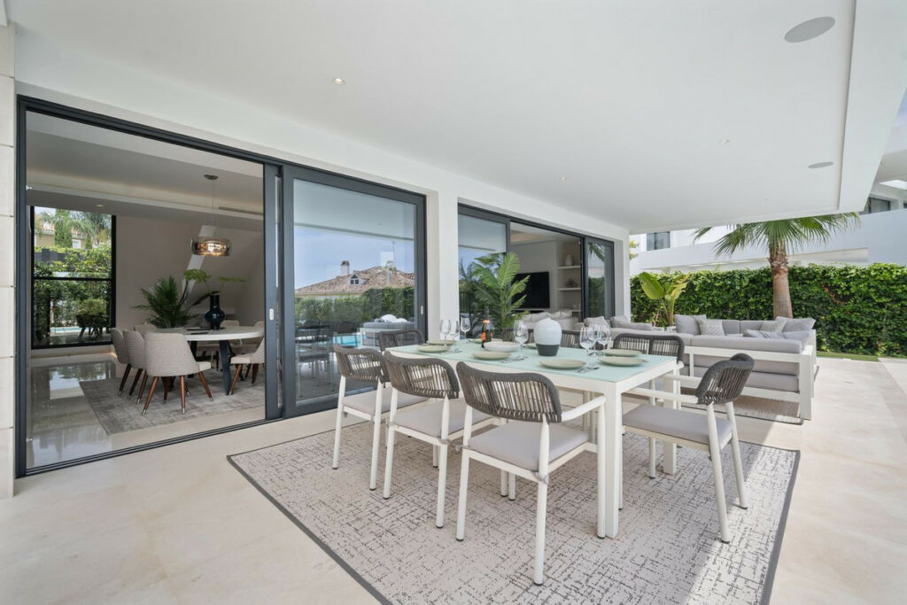 Detached Villa El Paraiso Málaga - image 11