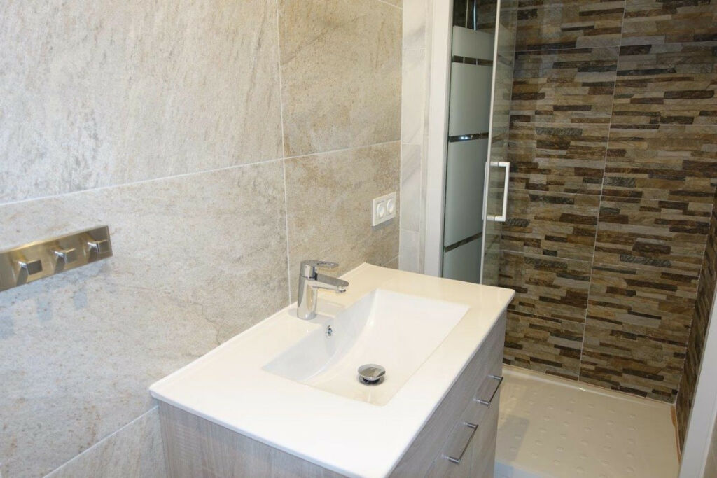Middle Floor Apartment Puerto Banús Málaga - image 11