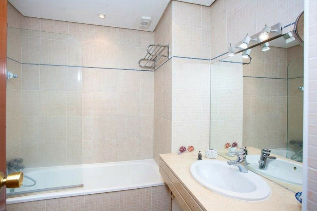 Middle Floor Apartment Estepona Málaga - image 11