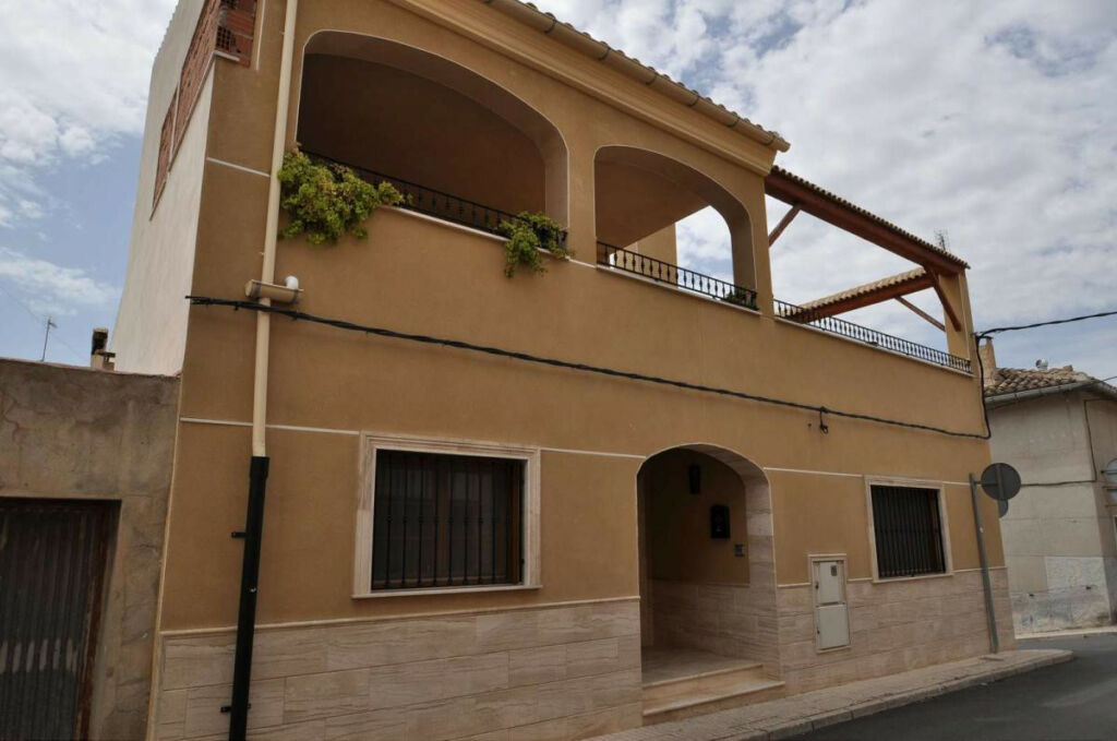 Townhouse Pinoso Alicante - image 11