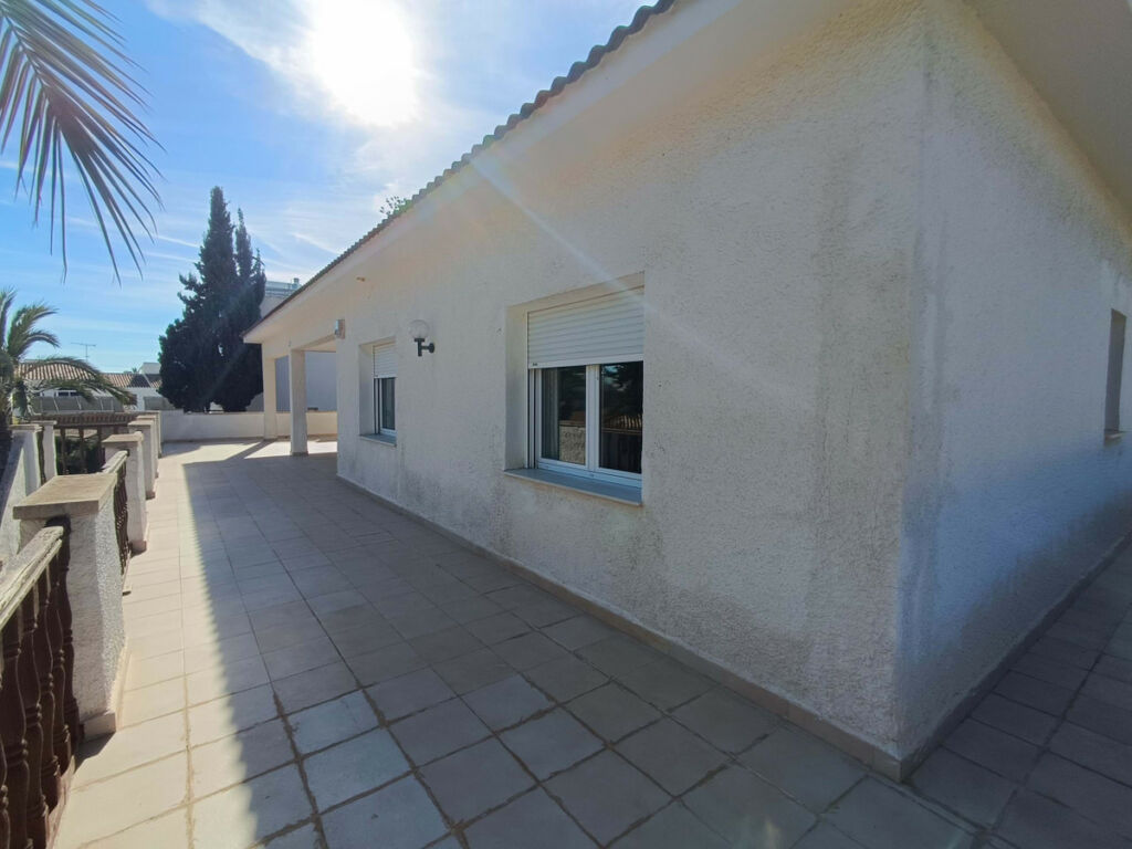 Detached Villa La Zenia Alicante - image 11
