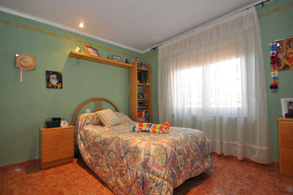 Townhouse Pinoso Alicante - image 11