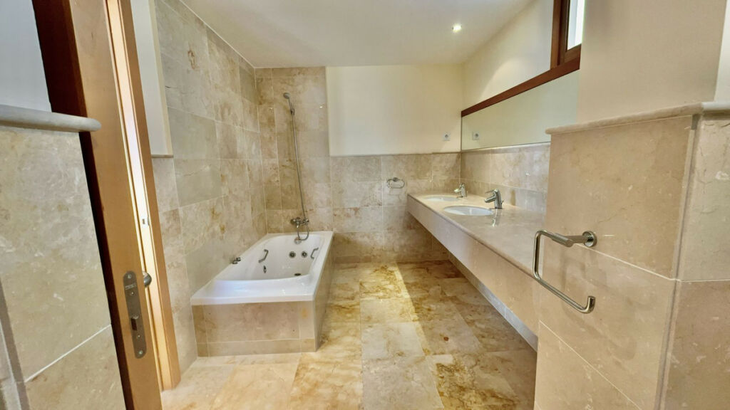 Penthouse Altos de los Monteros Málaga - image 11