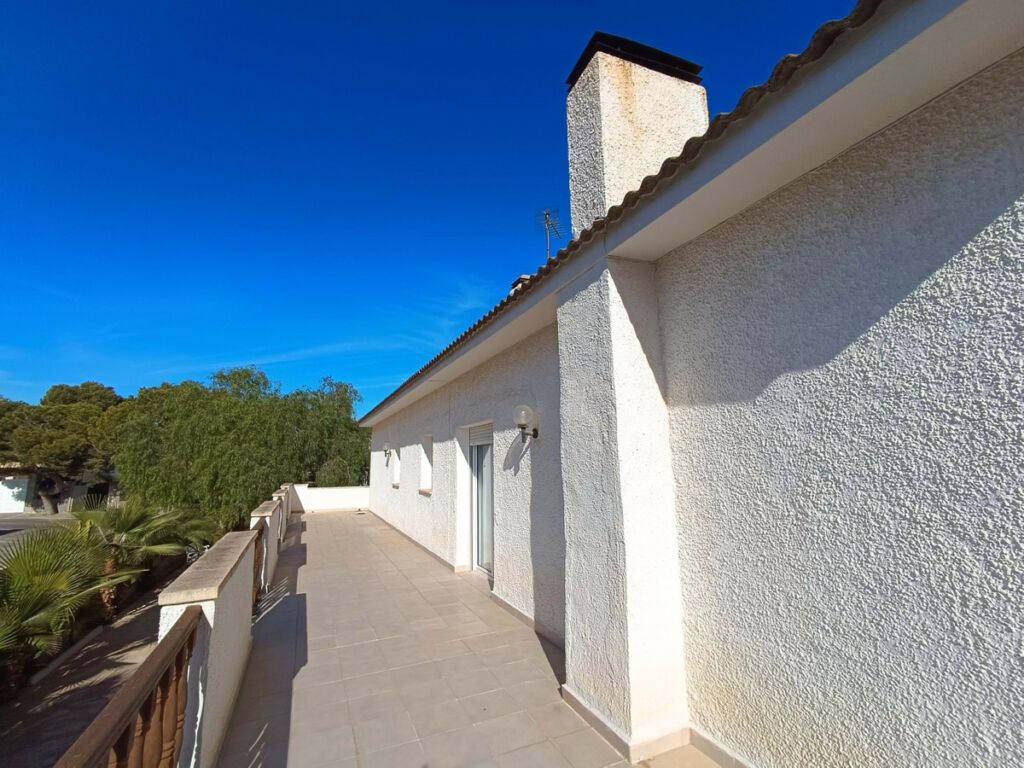 Detached Villa La Zenia Alicante - image 12