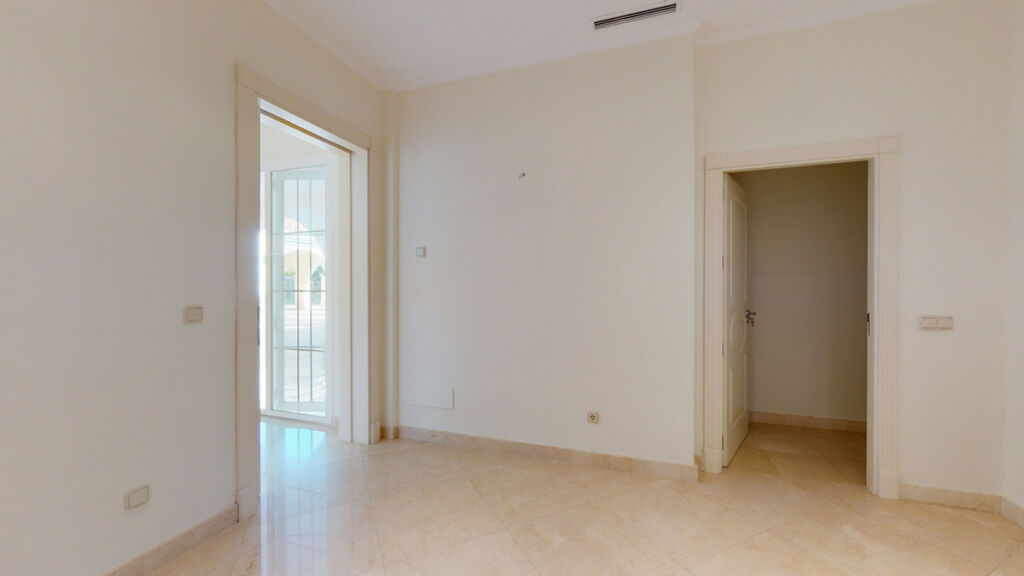 Detached Villa Los Arqueros Málaga - image 12
