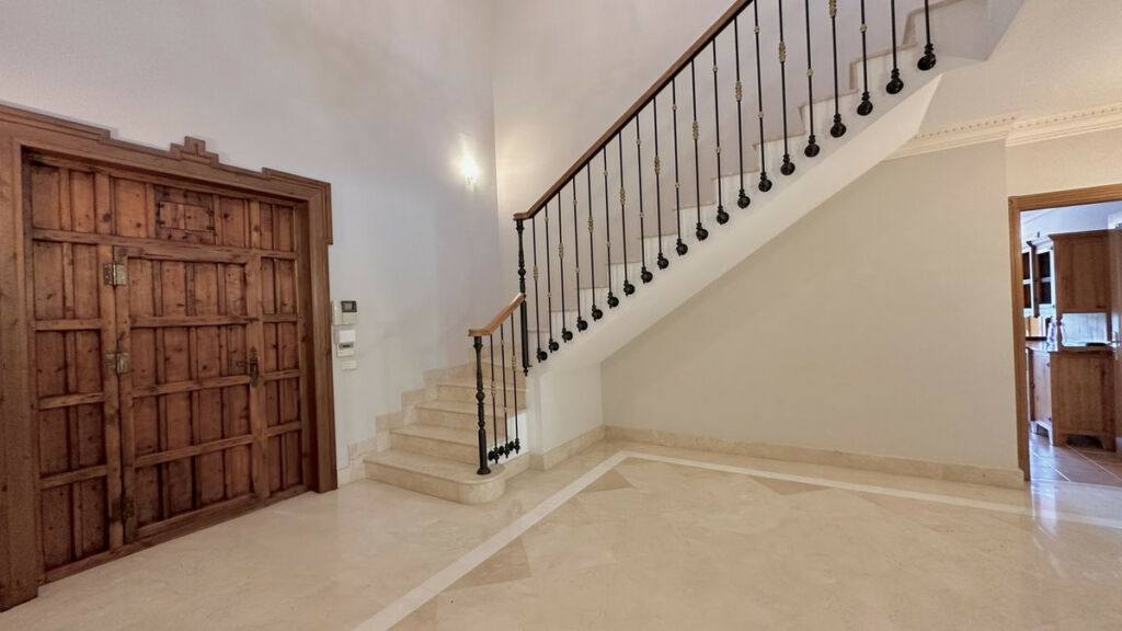 Detached Villa The Golden Mile Málaga - image 12