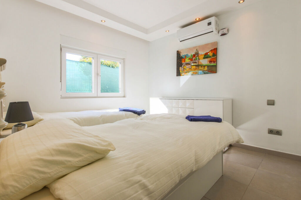 Detached Villa New Golden Mile Málaga - image 12