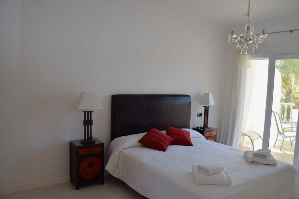 Middle Floor Apartment La Fustera Alicante - image 12