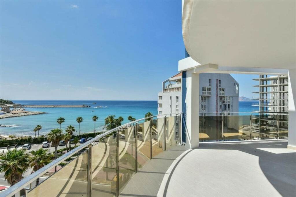 Middle Floor Apartment Calpe Alicante - image 12
