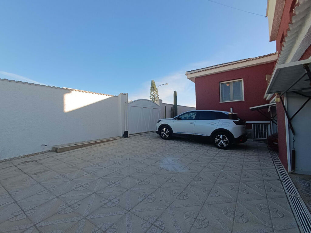 Detached Villa Ciudad Quesada Alicante - image 12