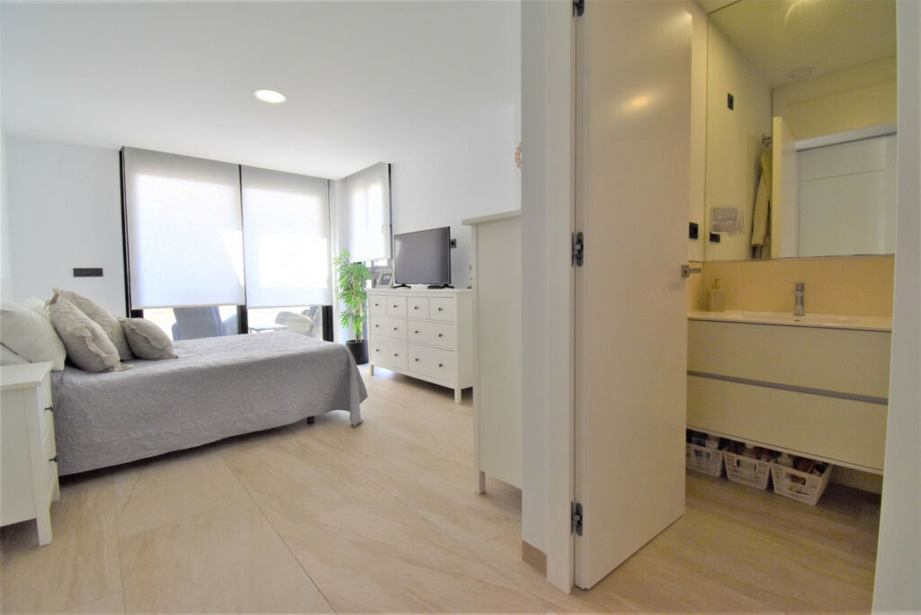Detached Villa Villamartin Alicante - image 12