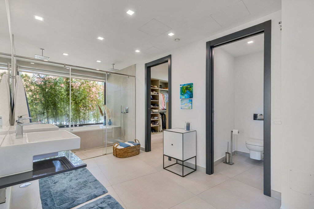 Detached Villa Fuengirola Málaga - image 12
