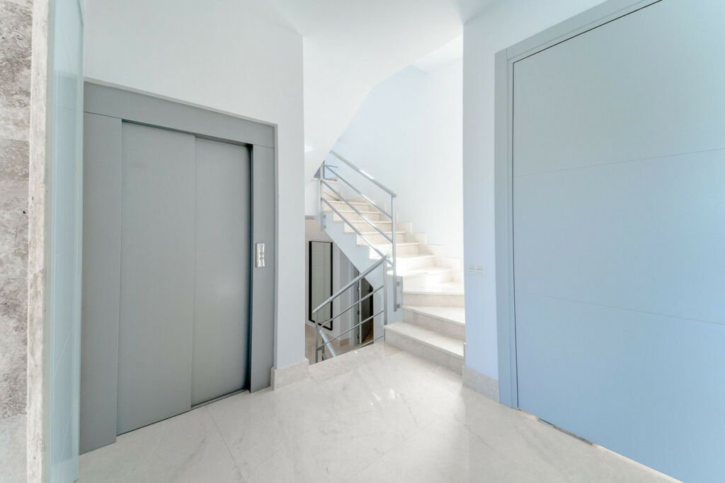 Detached Villa Los Arqueros Málaga - image 12