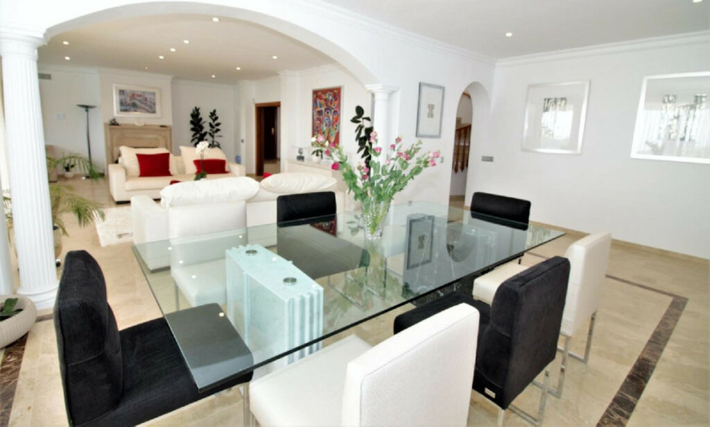 Detached Villa El Paraiso Málaga - image 13