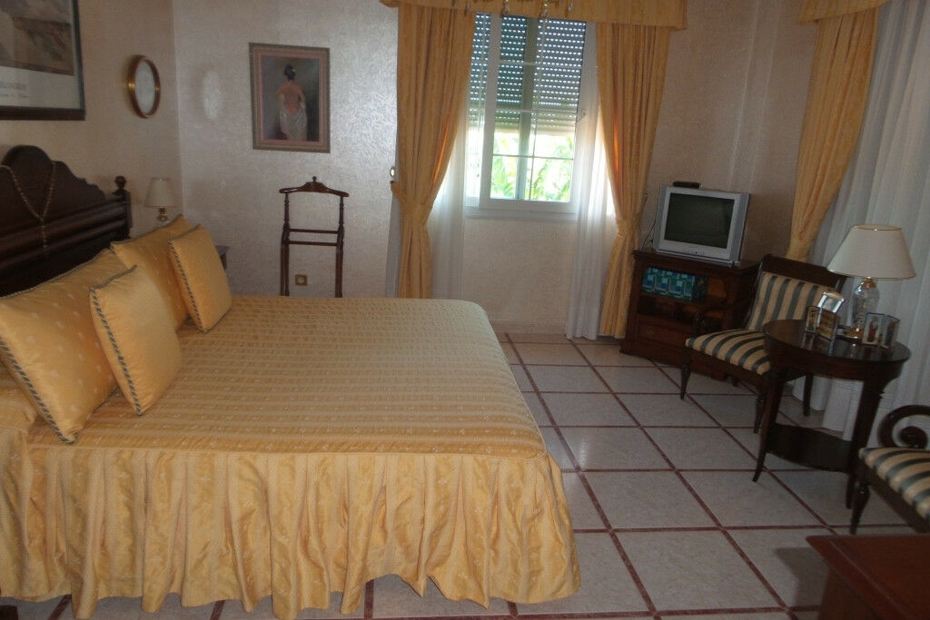 Detached Villa Alhaurín de la Torre Málaga - image 13