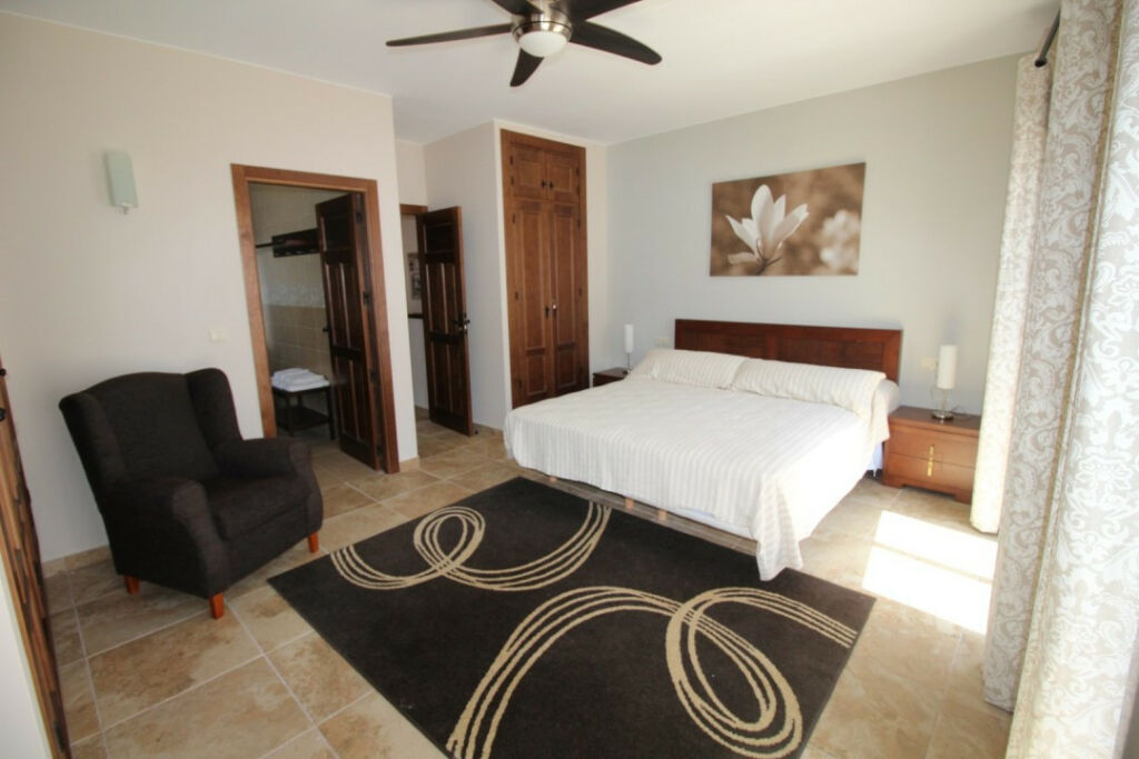 Semi-Detached House Salares Málaga - image 13