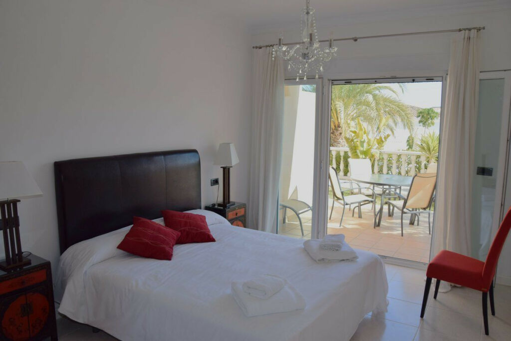 Middle Floor Apartment La Fustera Alicante - image 13