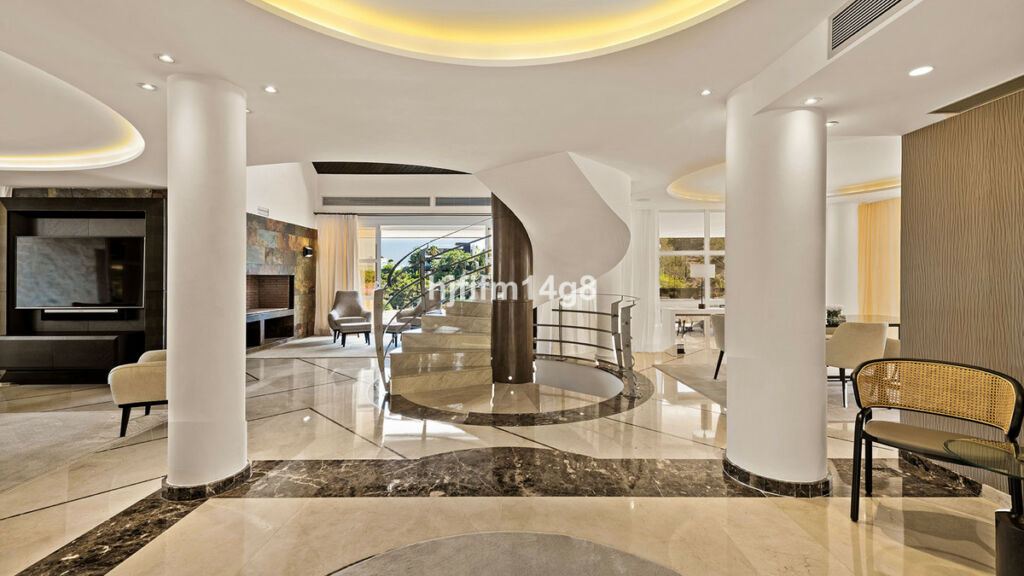 Detached Villa La Quinta Málaga - image 13