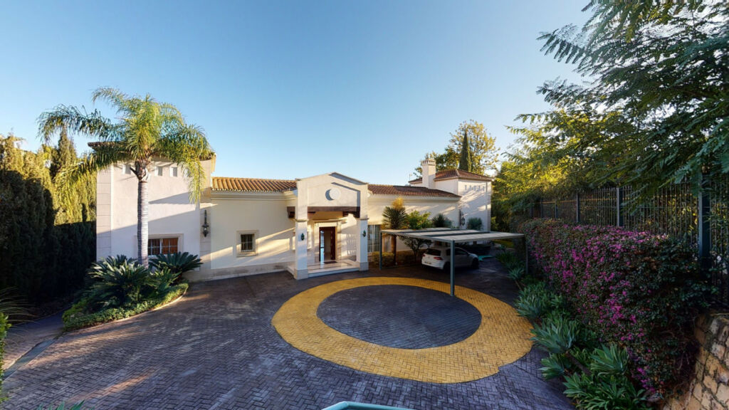 Detached Villa Los Arqueros Málaga - image 13