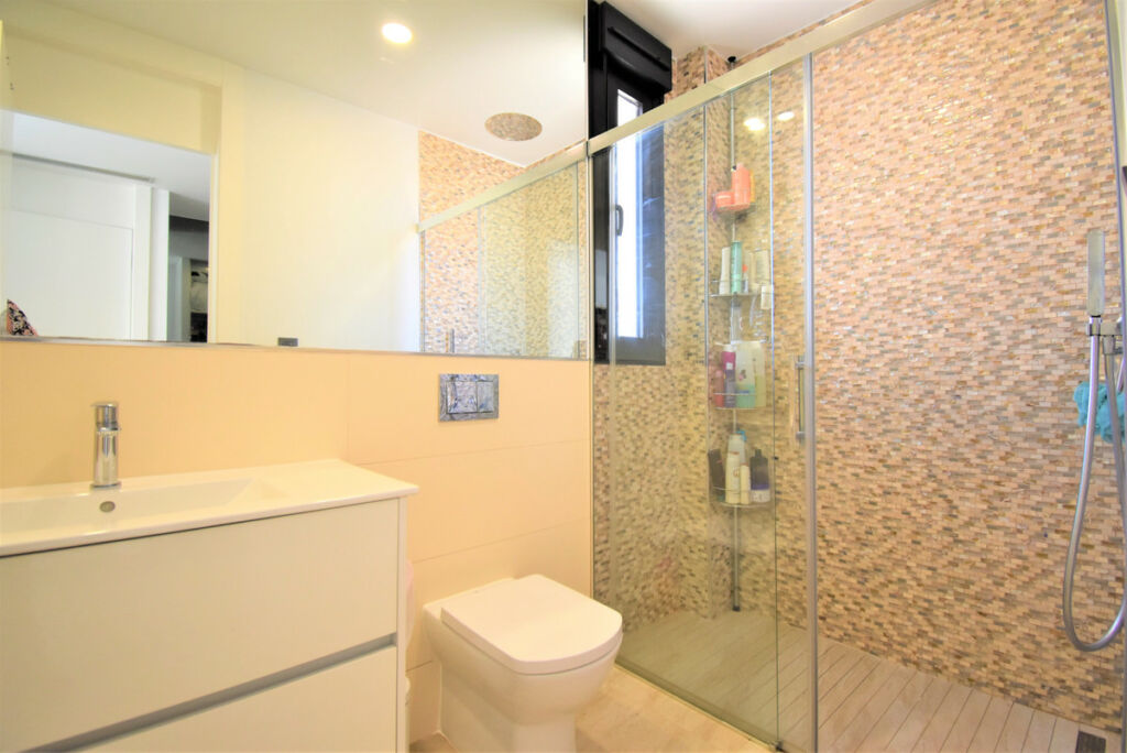 Detached Villa Villamartin Alicante - image 13