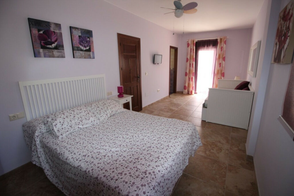 Semi-Detached House Salares Málaga - image 14