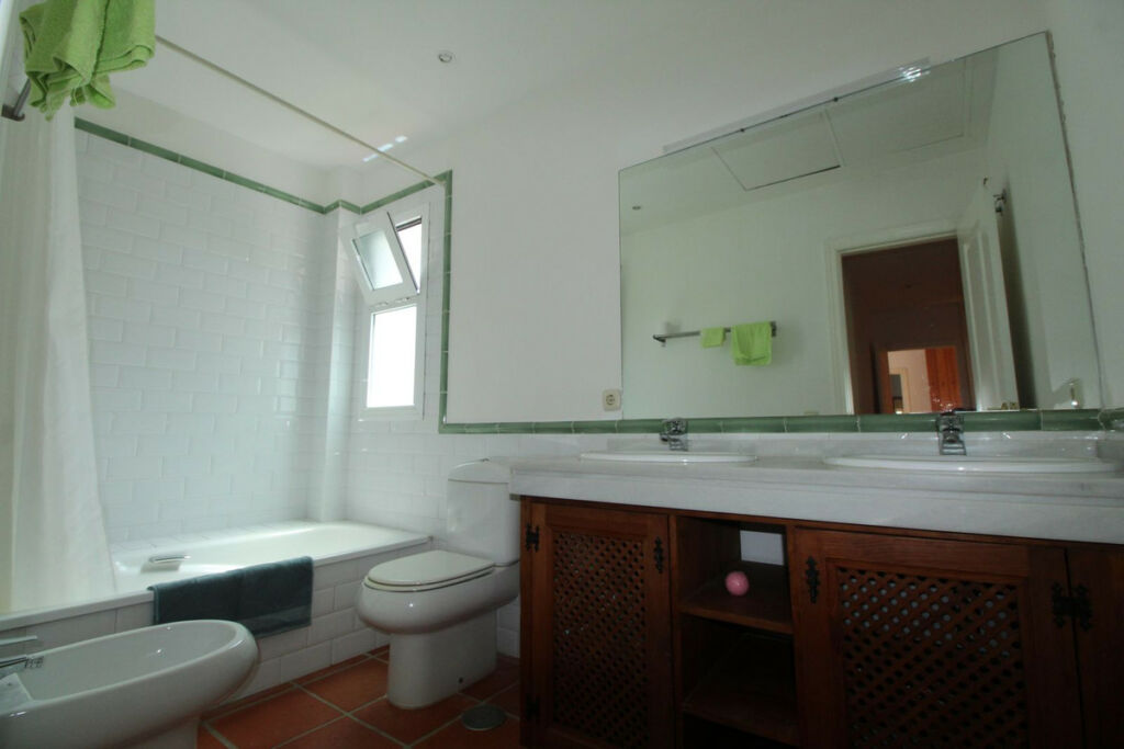 Detached Villa Sotogrande Alto Cádiz - image 12