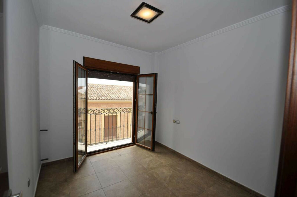 Townhouse Pinoso Alicante - image 13