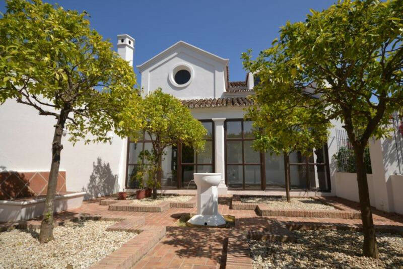 Detached Villa Guadalmina Baja Málaga - image 14