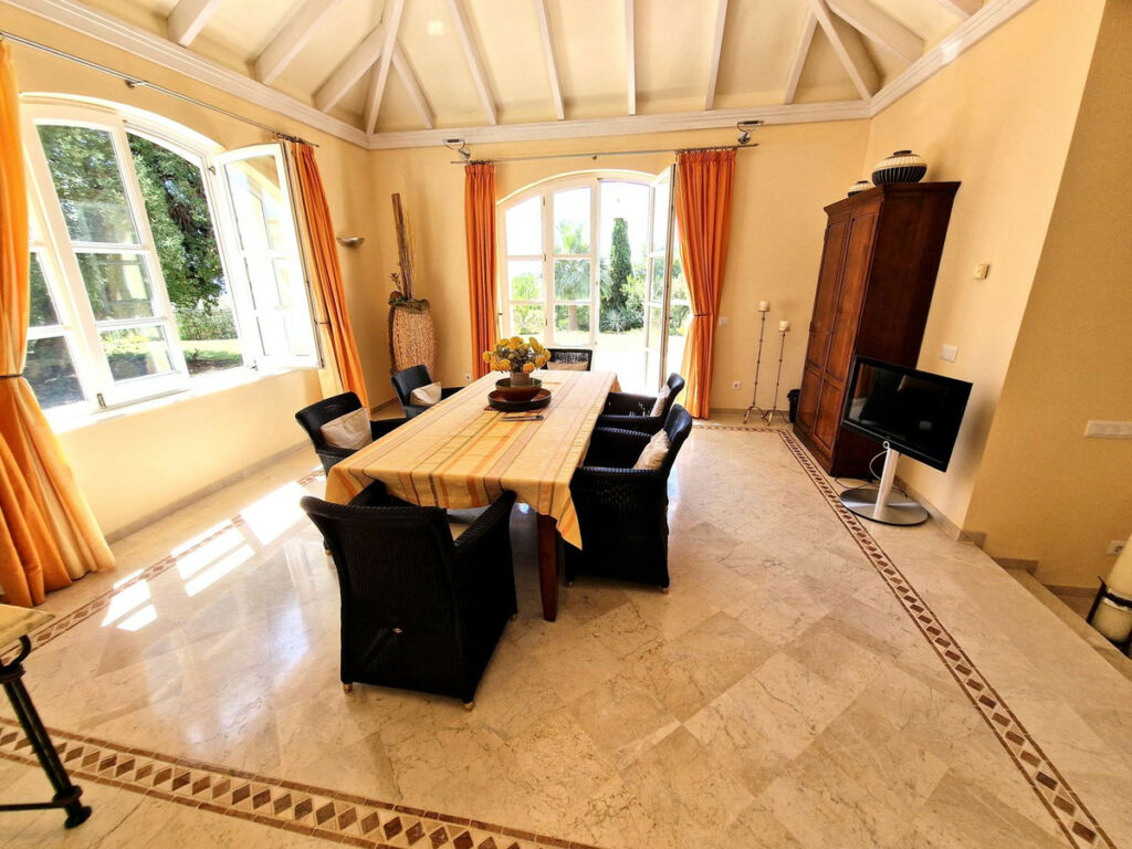 Detached Villa Calahonda Málaga - image 14