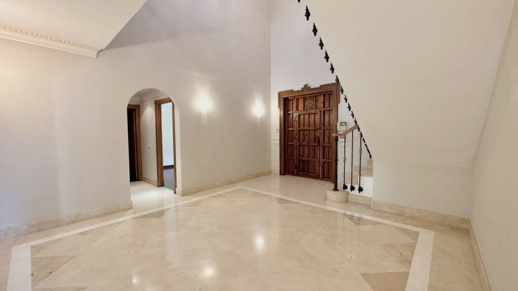 Detached Villa The Golden Mile Málaga - image 14