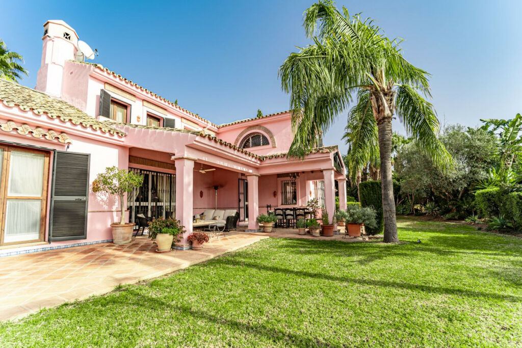 Detached Villa Benahavís Málaga - image 14
