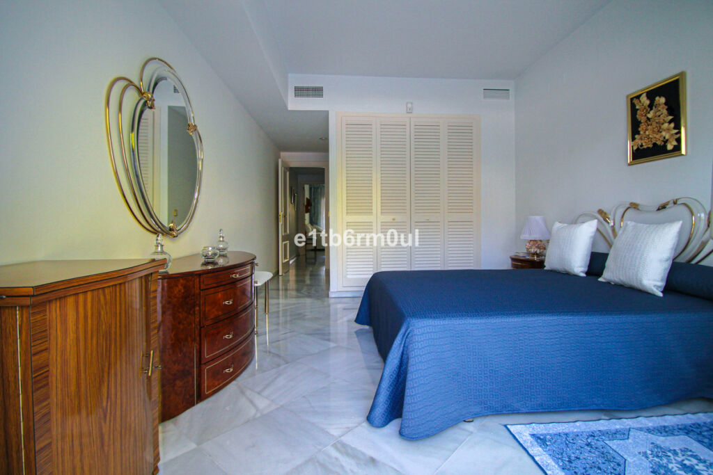 Ground Floor Apartment The Golden Mile Málaga - image 14