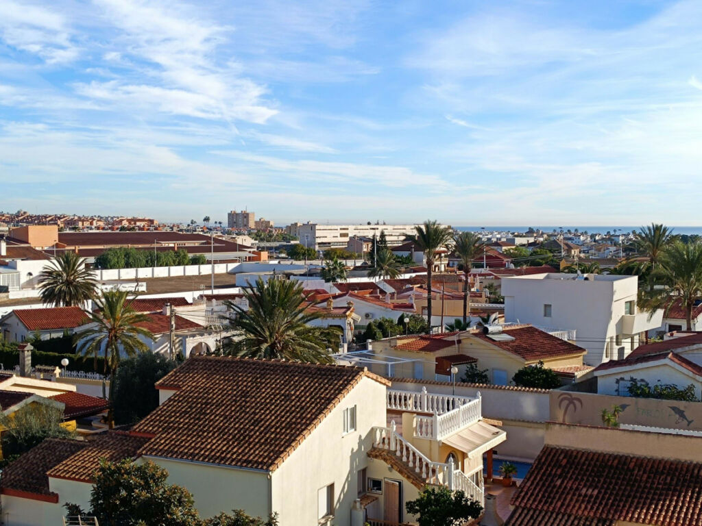Middle Floor Apartment Aguas Nuevas Alicante - image 14