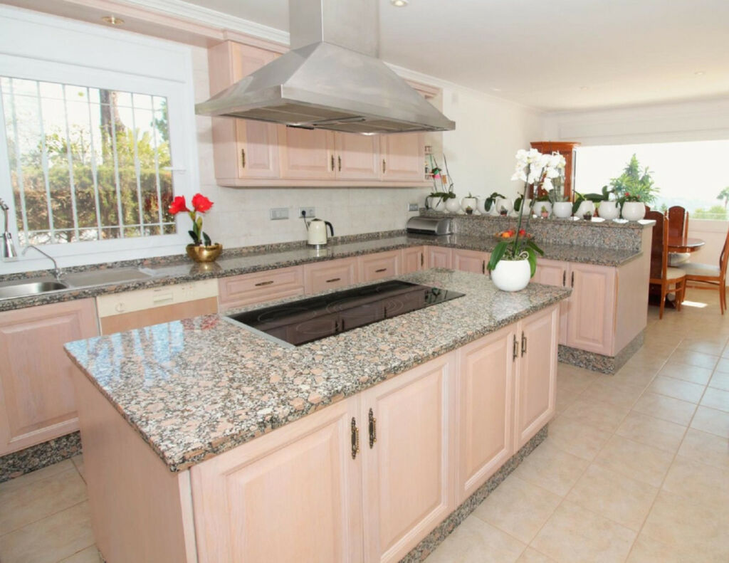Detached Villa El Paraiso Málaga - image 15