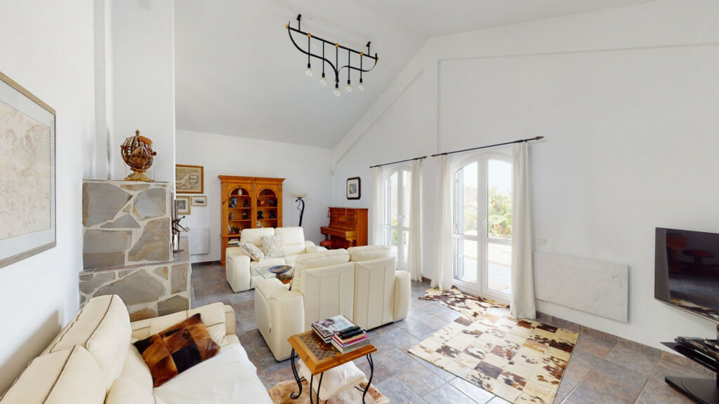 Detached Villa Sayalonga Málaga - image 15