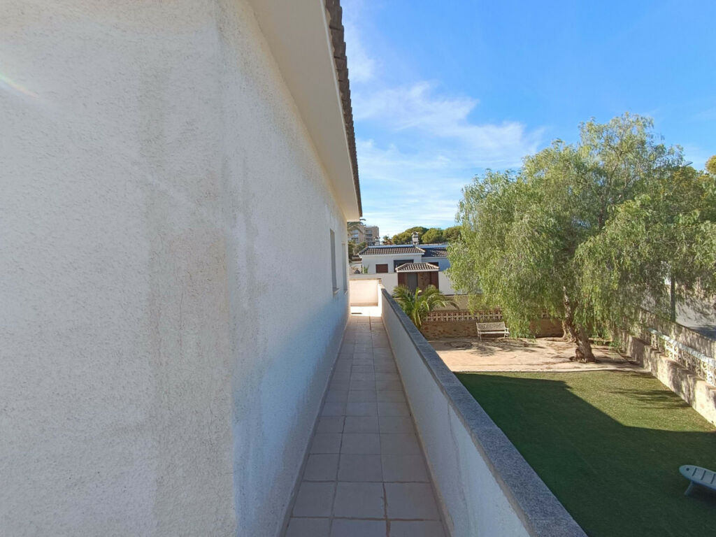 Detached Villa La Zenia Alicante - image 15