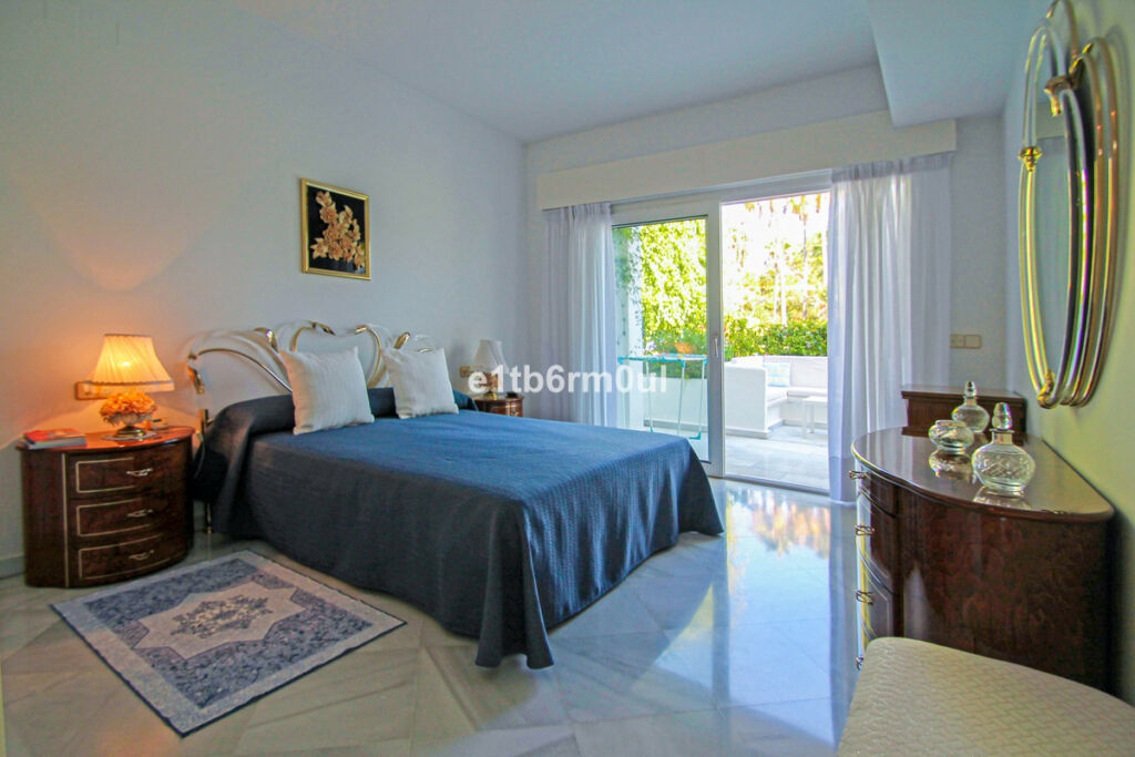 Ground Floor Apartment The Golden Mile Málaga - image 15