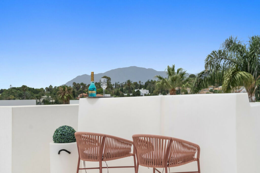 Detached Villa El Paraiso Málaga - image 15