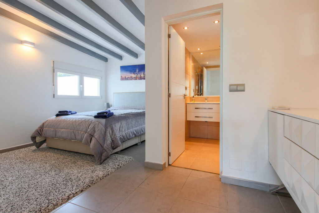 Detached Villa New Golden Mile Málaga - image 15