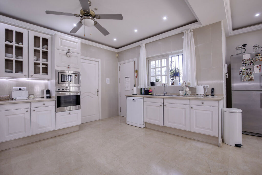 Detached Villa Guadalmina Alta Málaga - image 18